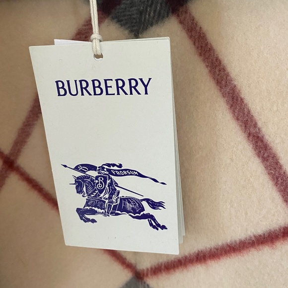 Burberry Check Print Wool Wrap NWT - Picture 7 of 13